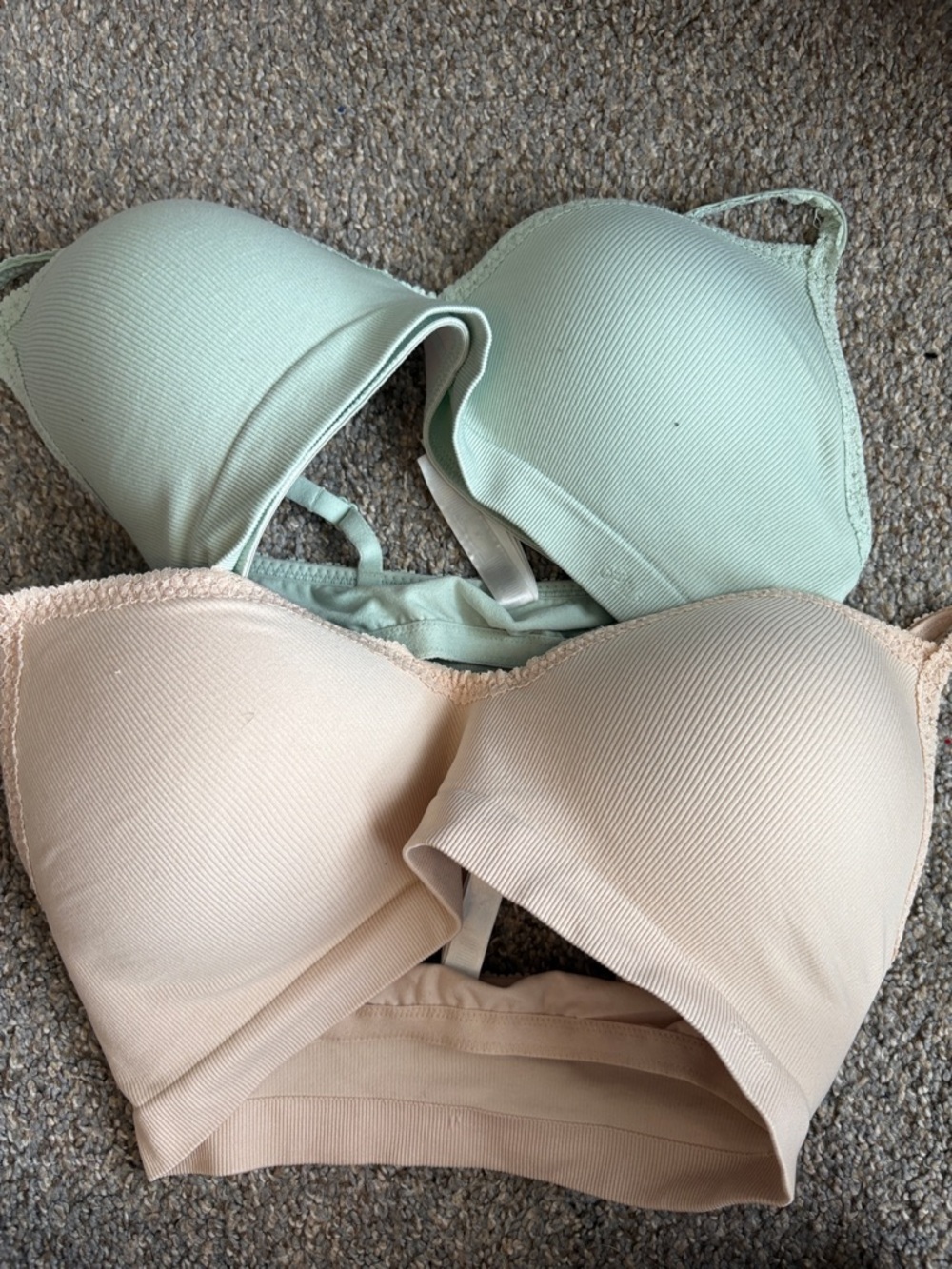 Seamless Light Green and Nude Wireless T-Shirt Bras nwot